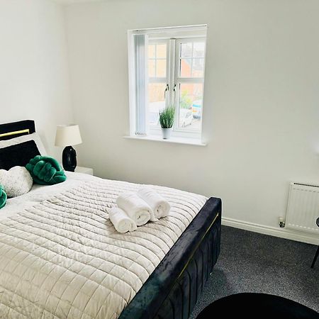 Harmony House 3 Bedroom New Build For Families, Contractors, Black Country Museum Sleeps 6 ティプトン エクステリア 写真