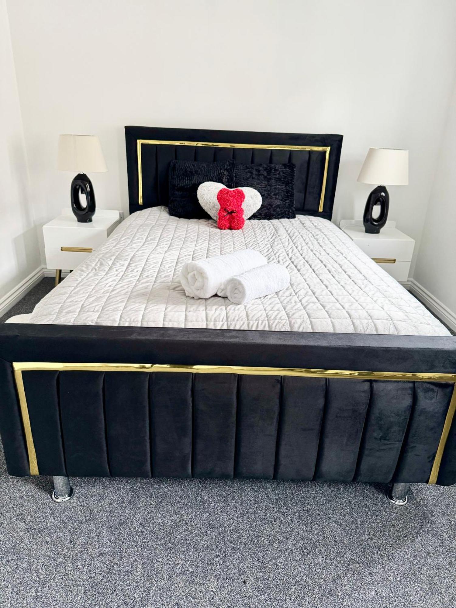 Harmony House 3 Bedroom New Build For Families, Contractors, Black Country Museum Sleeps 6 ティプトン エクステリア 写真
