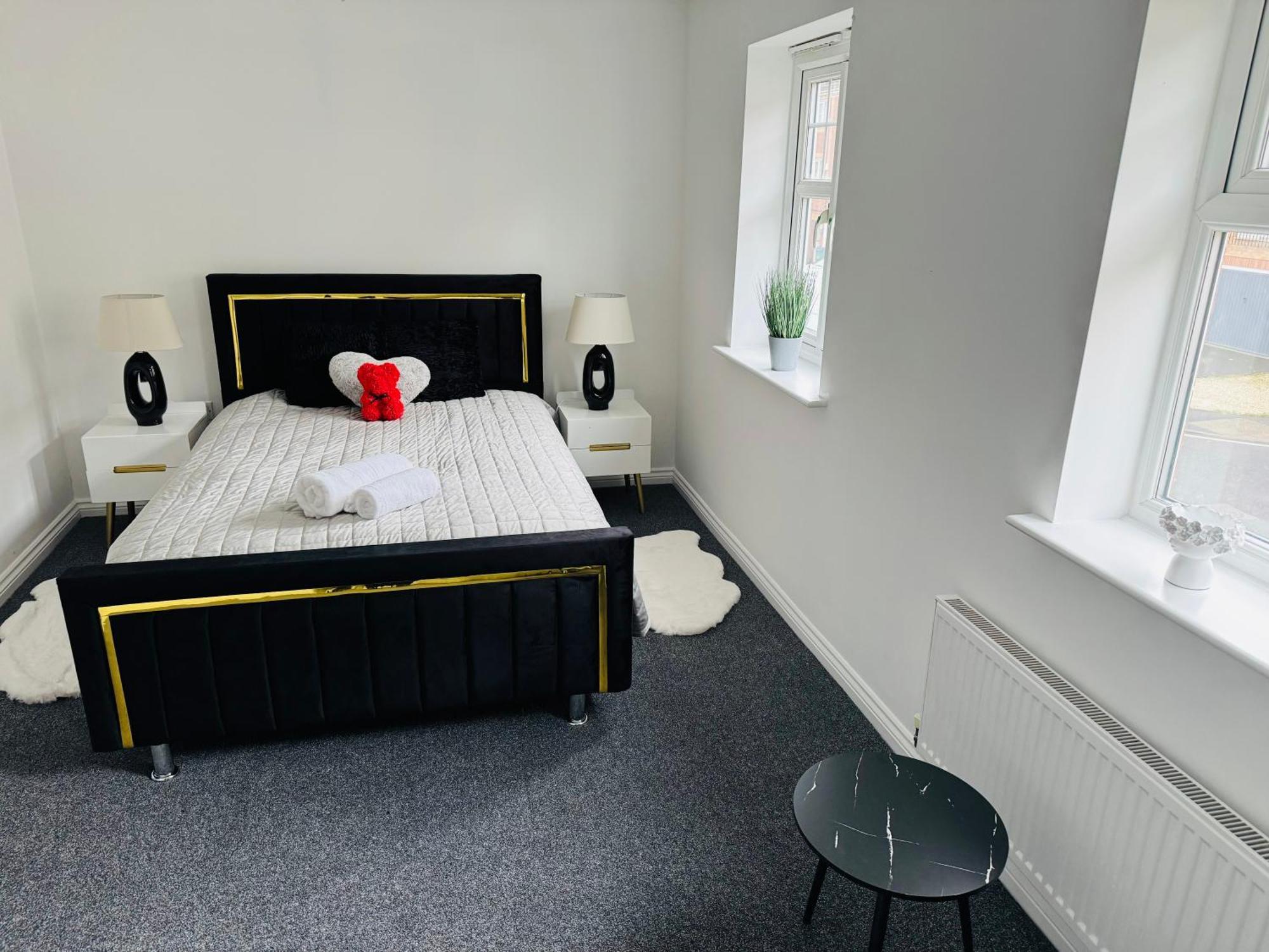 Harmony House 3 Bedroom New Build For Families, Contractors, Black Country Museum Sleeps 6 ティプトン エクステリア 写真