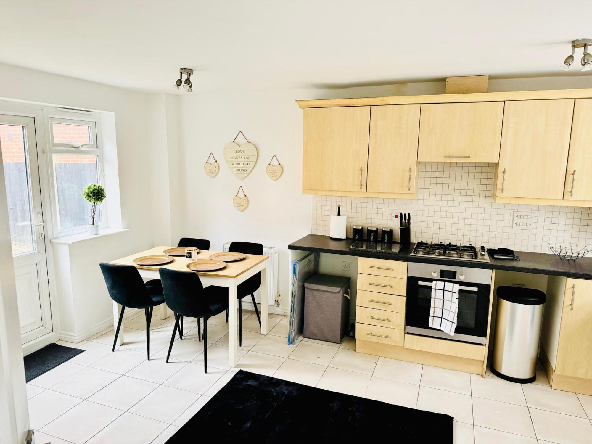 Harmony House 3 Bedroom New Build For Families, Contractors, Black Country Museum Sleeps 6 ティプトン エクステリア 写真
