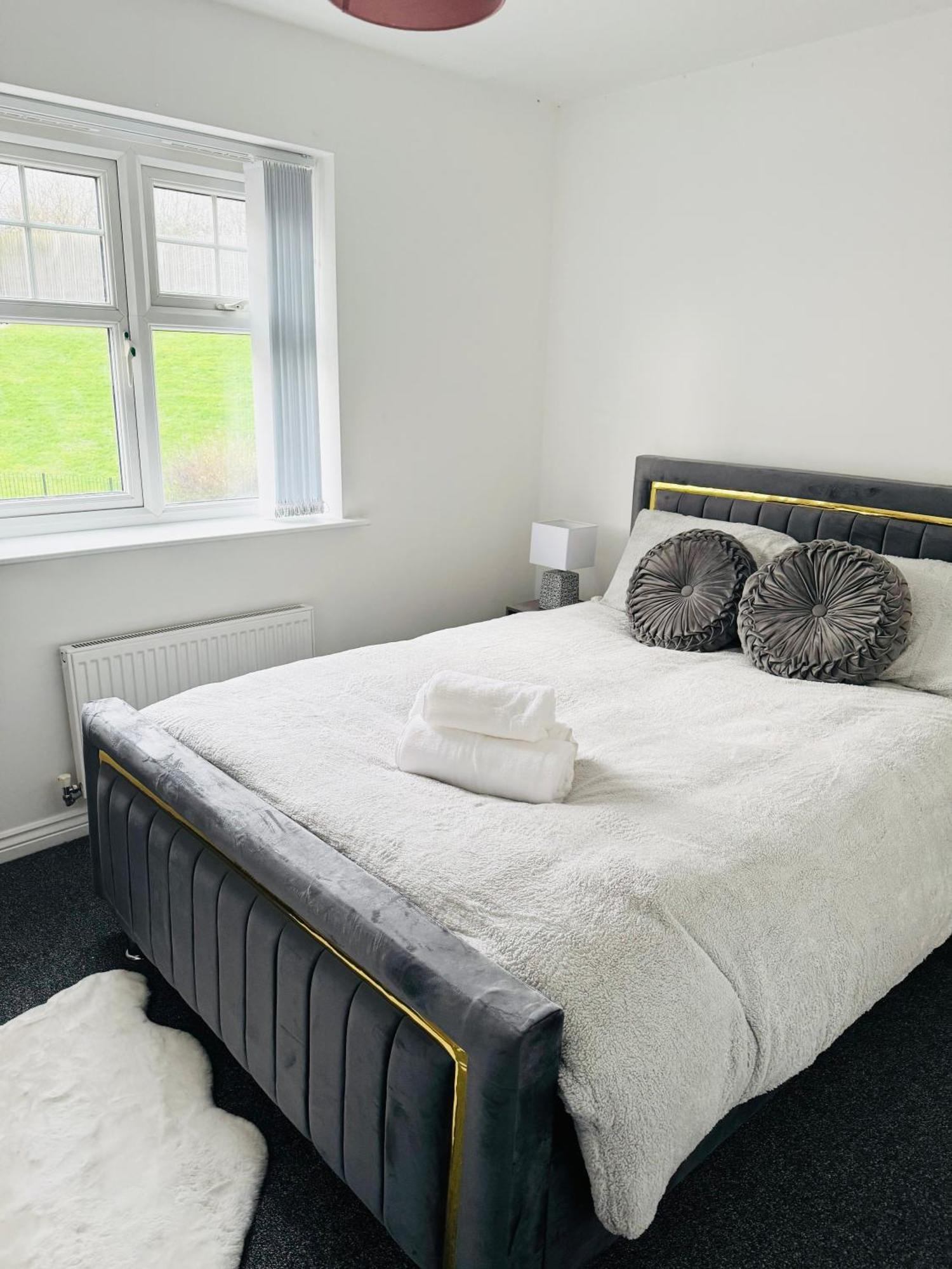 Harmony House 3 Bedroom New Build For Families, Contractors, Black Country Museum Sleeps 6 ティプトン エクステリア 写真