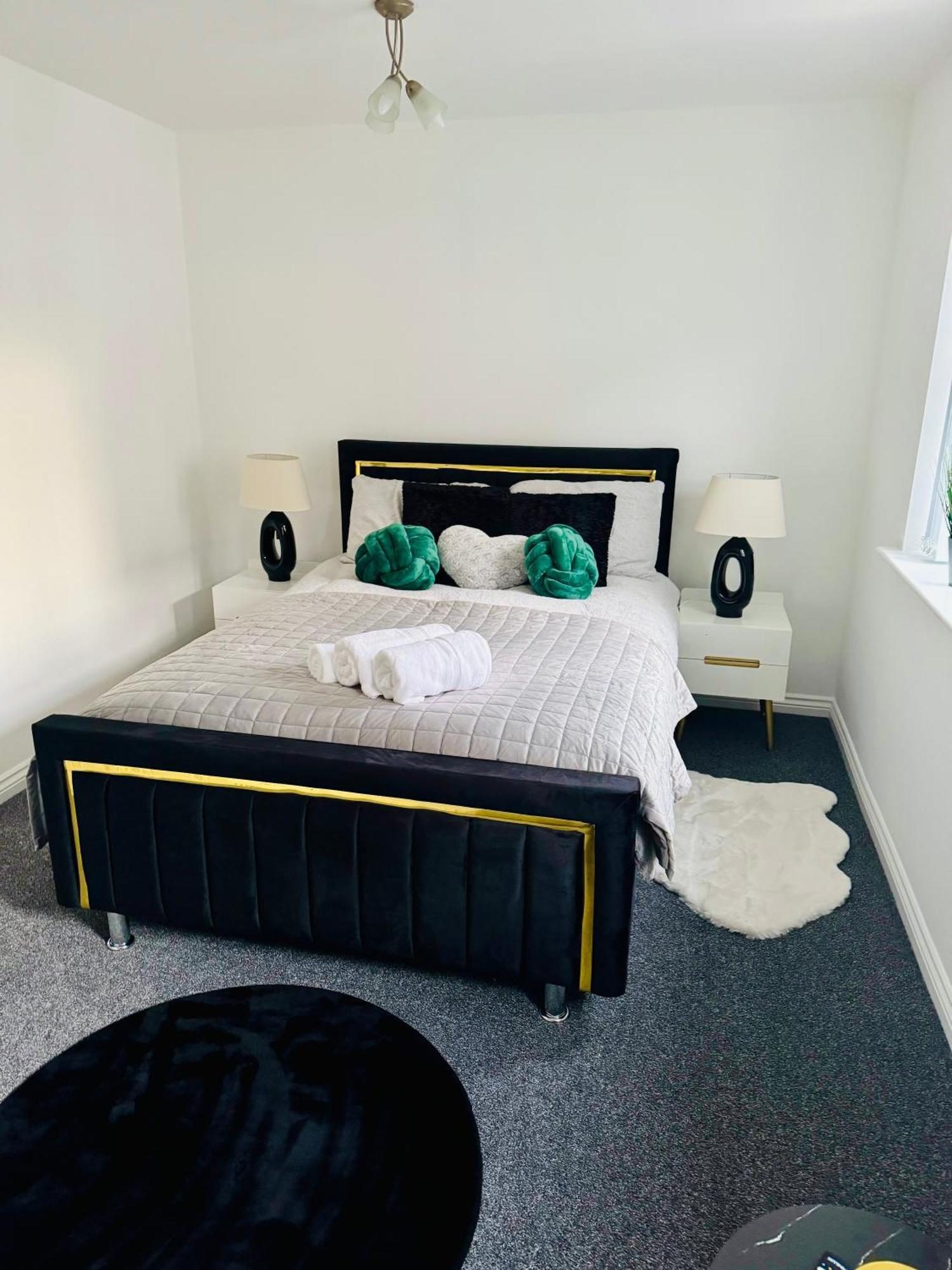 Harmony House 3 Bedroom New Build For Families, Contractors, Black Country Museum Sleeps 6 ティプトン エクステリア 写真