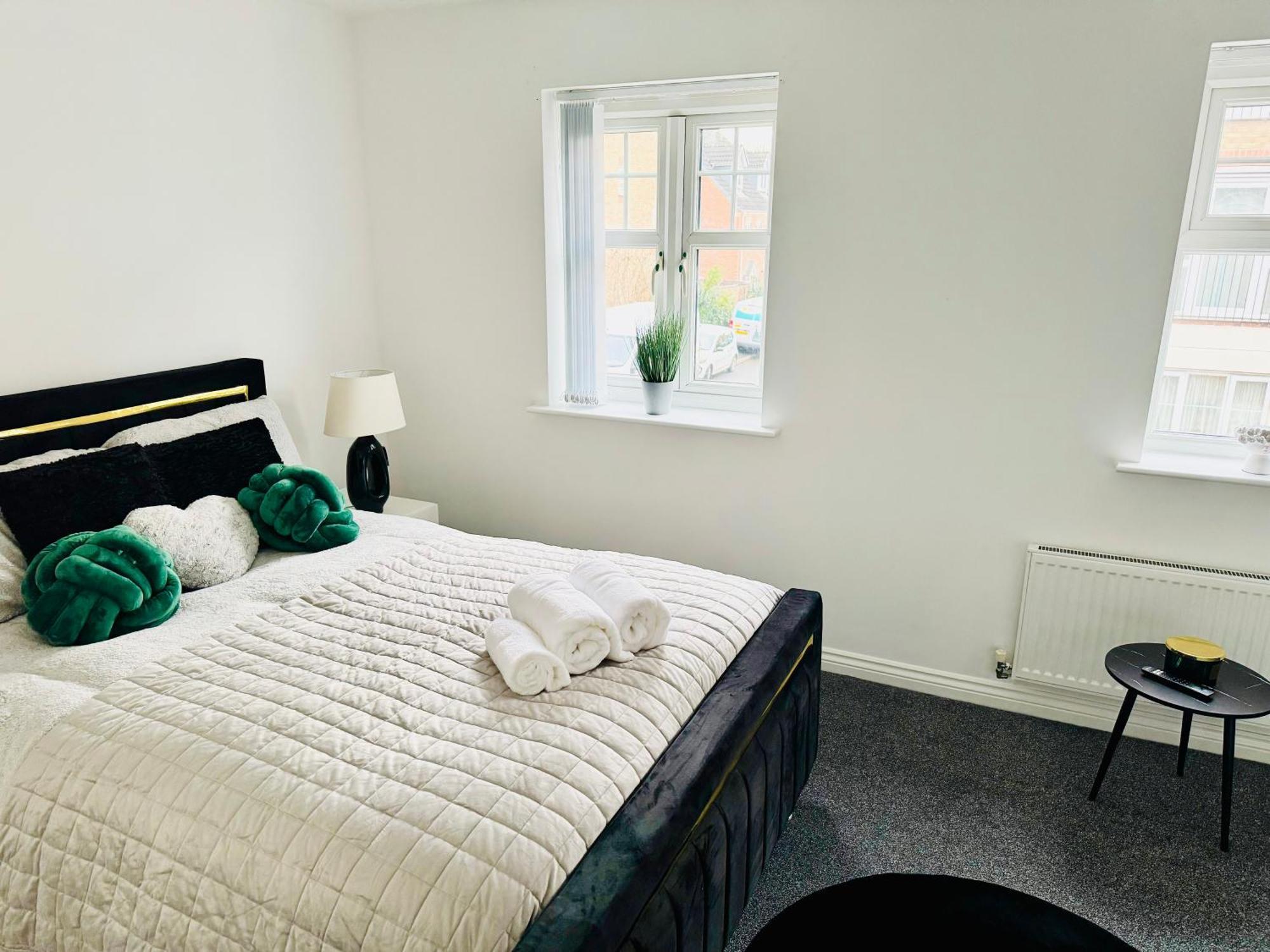 Harmony House 3 Bedroom New Build For Families, Contractors, Black Country Museum Sleeps 6 ティプトン エクステリア 写真