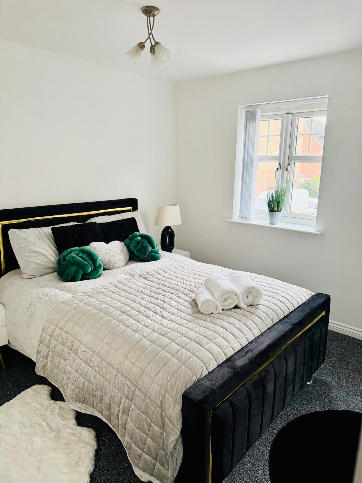 Harmony House 3 Bedroom New Build For Families, Contractors, Black Country Museum Sleeps 6 ティプトン エクステリア 写真