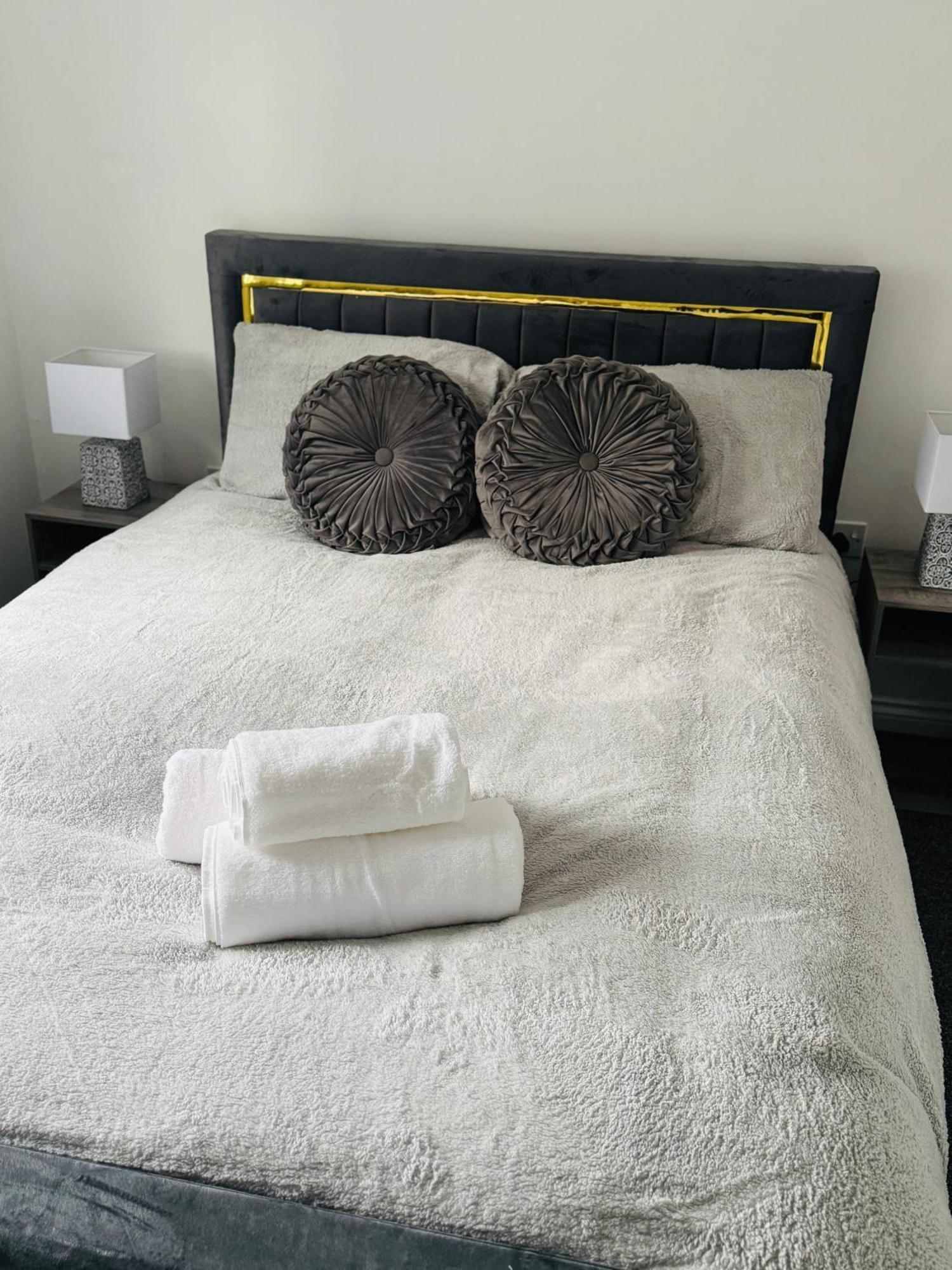 Harmony House 3 Bedroom New Build For Families, Contractors, Black Country Museum Sleeps 6 ティプトン エクステリア 写真