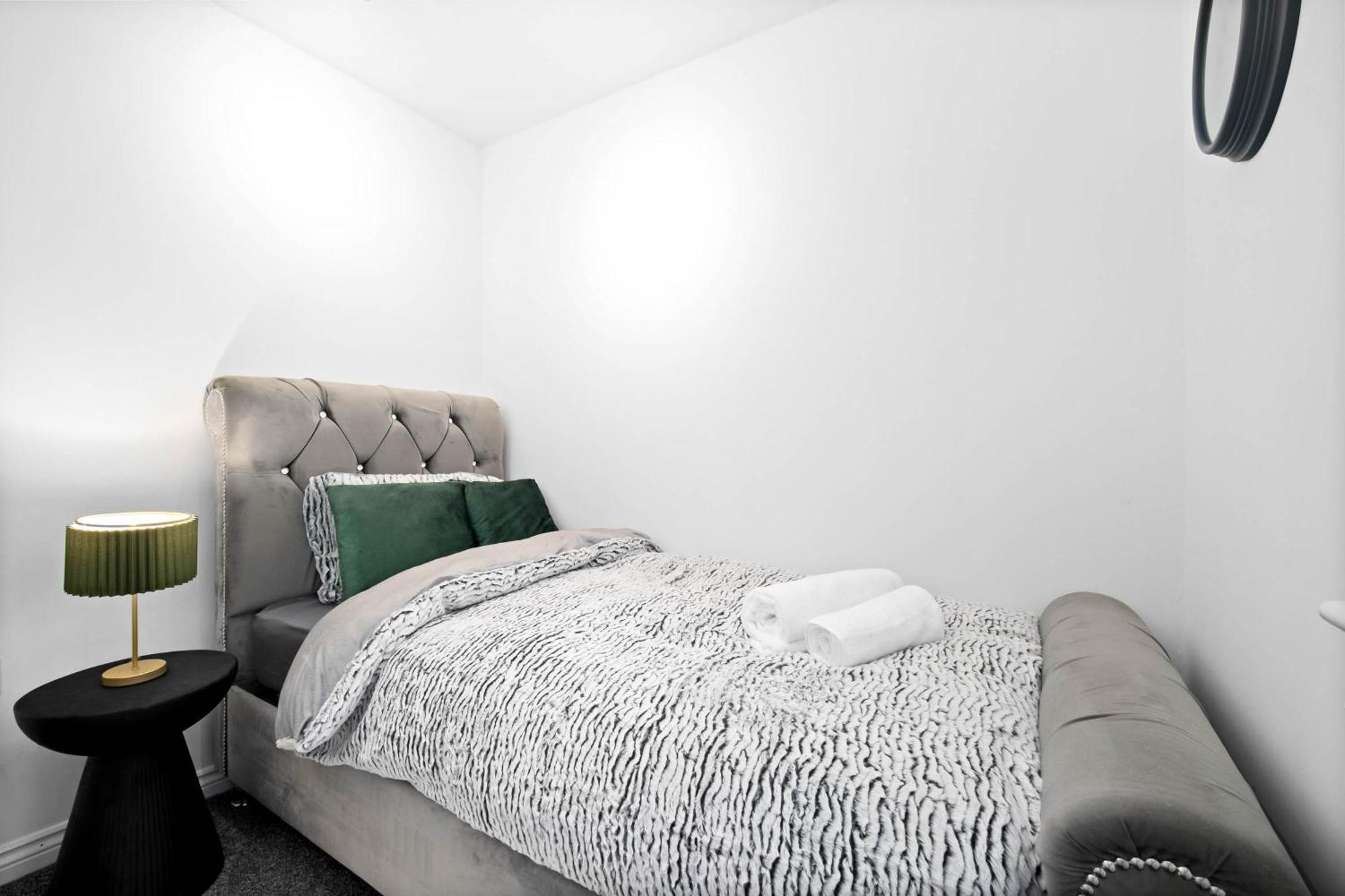 Harmony House 3 Bedroom New Build For Families, Contractors, Black Country Museum Sleeps 6 ティプトン エクステリア 写真