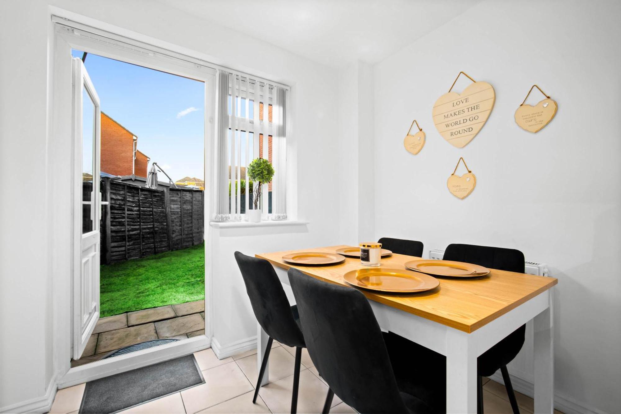 Harmony House 3 Bedroom New Build For Families, Contractors, Black Country Museum Sleeps 6 ティプトン エクステリア 写真